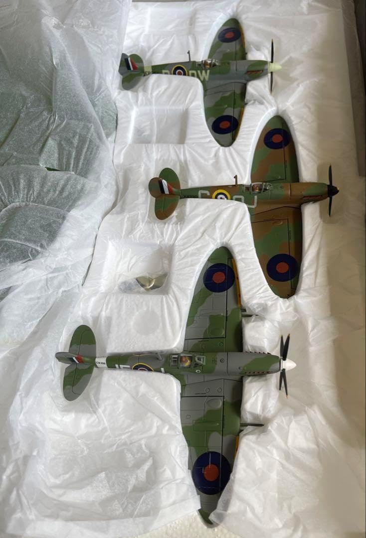 絶版新品希少　Corgi/コーギー1/72 スピットファイア70周年　3機セット 絶版 希少 Corgi/コーギー1/72 スピットファイア70周年 3機セット